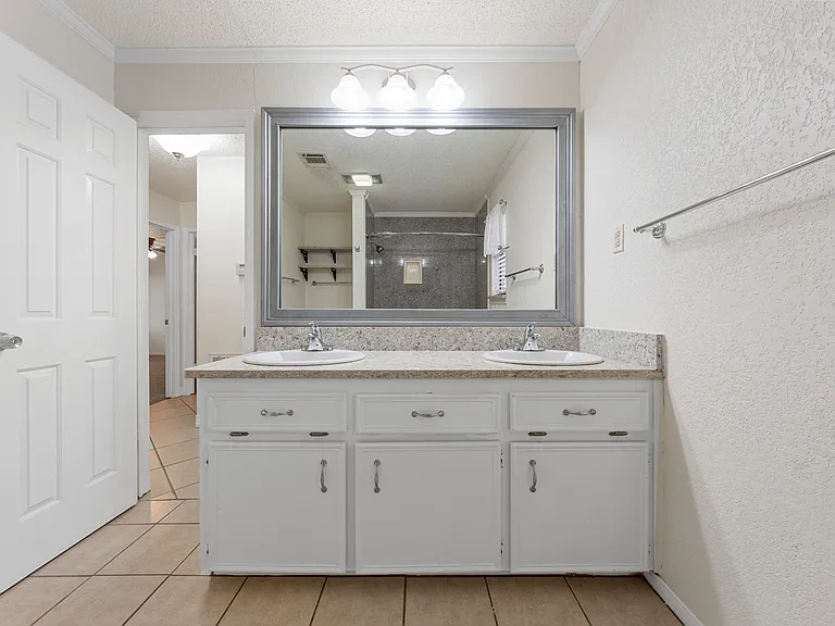 9622 Oak Springs Dr — Photo 30