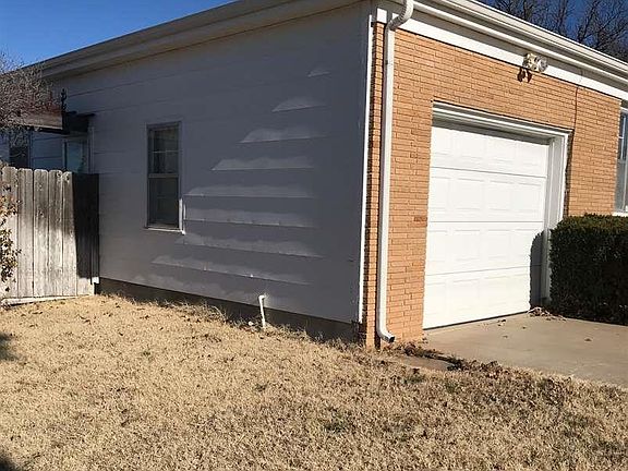 2nd image of 200 University Dr