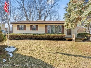 6910 Calson Dr, Lansing, MI 48911