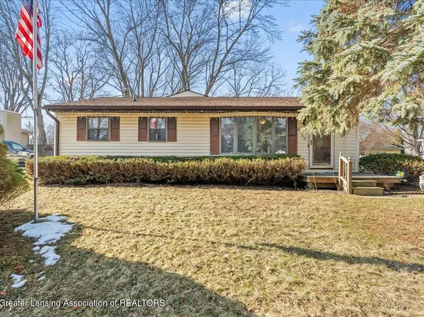 6910 Calson Dr, Lansing, MI 48911