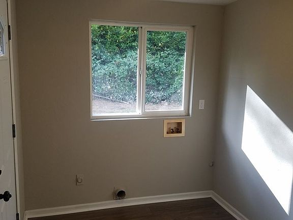 4th image of 1242 Warner Ave SE