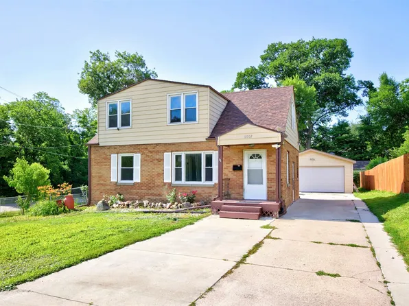 6002 Rollins Ave, Des Moines, IA 50312