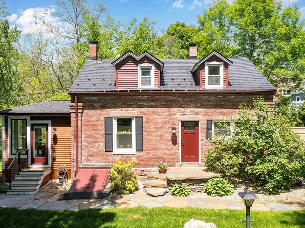 107 College St, South Hadley, MA 01075