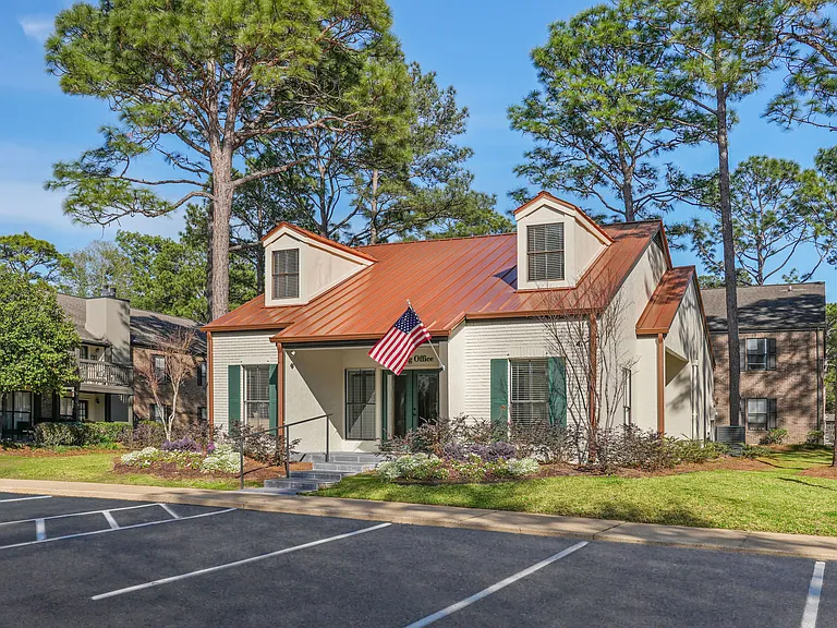 The Oakley at Hillcrest — Photo 23