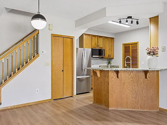 2 bed, 1.5 bath, 1256 sqft, $1,799 — Photo 4