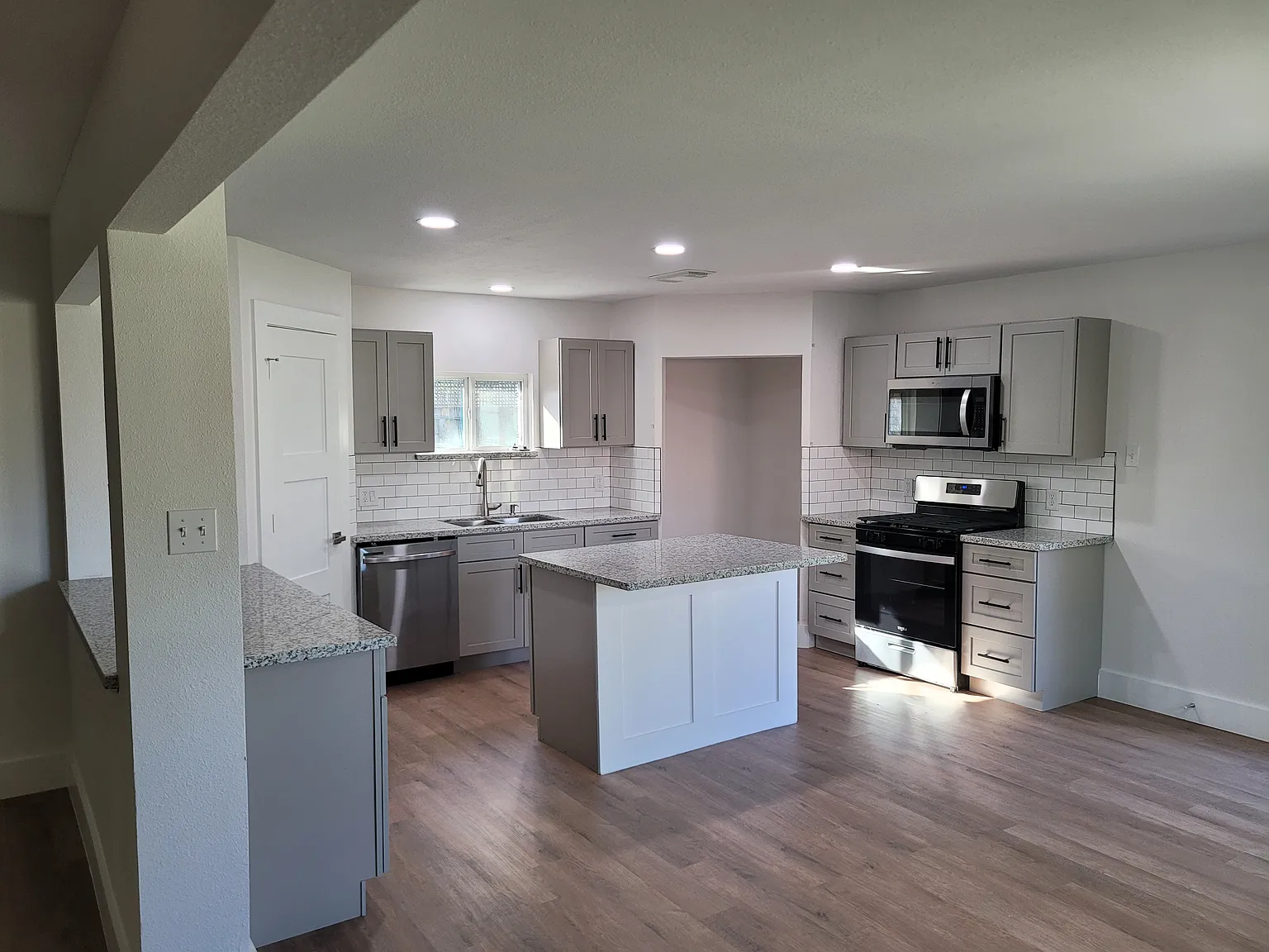 4 bed, 1500 sqft, $2,250 — Photo 4