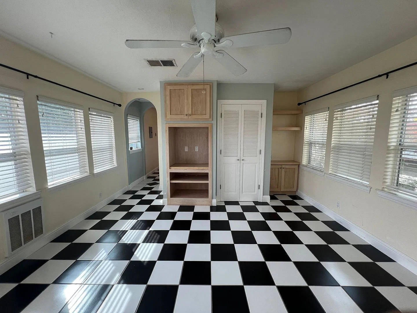 931 Rio St — Photo 3