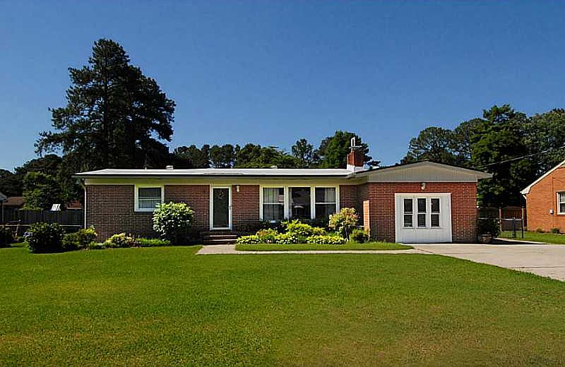 1st image of 4921 Briarwood Ln