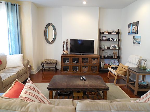 5th image of 1012 N Adams St