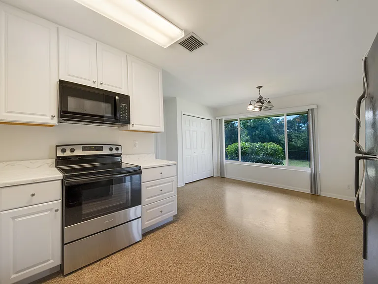 2022 Collier Ave — Photo 16