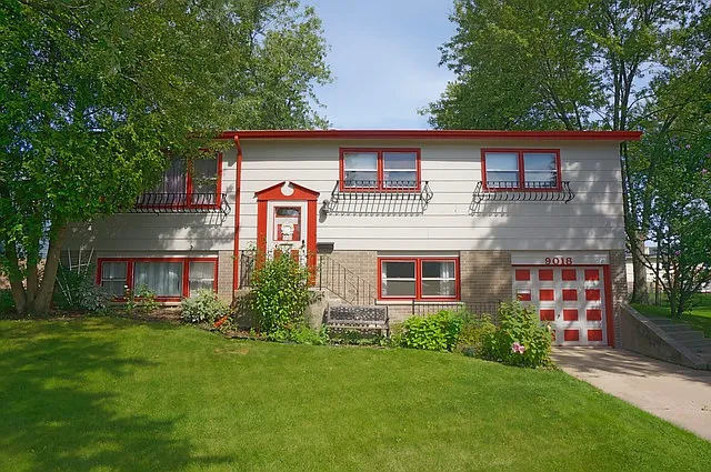 9018 Forest Ln photo 1