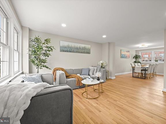 3rd image of 1531 Clairidge Rd