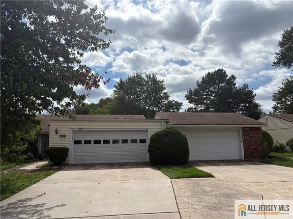 53 Juniper Plz, Monroe Township, NJ 08831