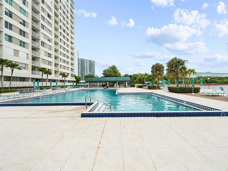 500 Bayview Dr #325 — Photo 56