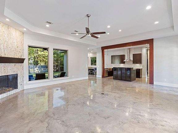 4th image of 210 Mission Hills Dr