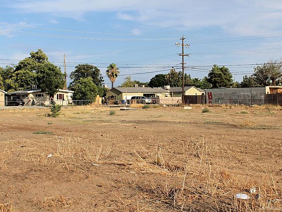 2nd image of 2222 N Kern St