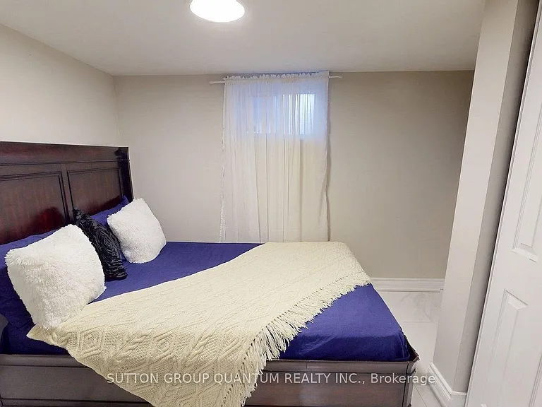 507 Upper James St — Photo 8