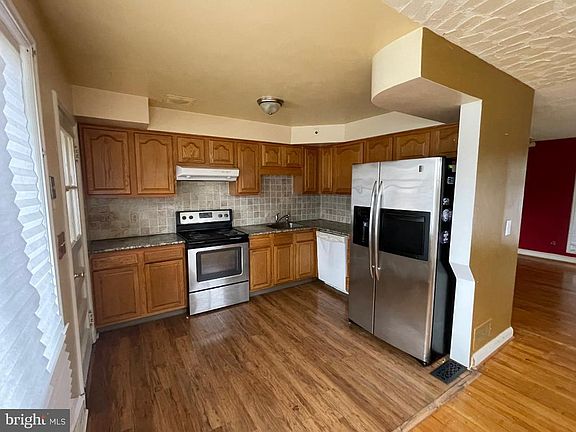 5th image of 4110 N Rogers Ave