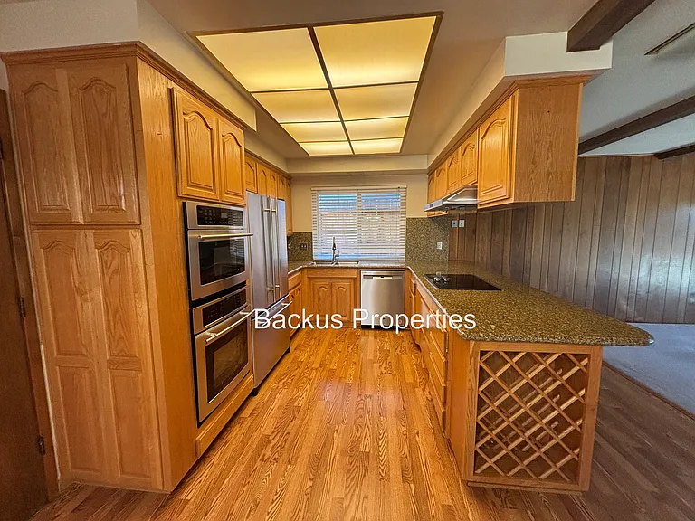 1150 San Diego Dr — Photo 7