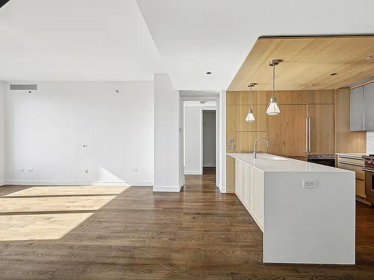 211 E 13th St #PENTHOUSE — Photo 6