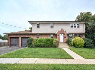 47 East Ave, Glen Cove, NY 11542