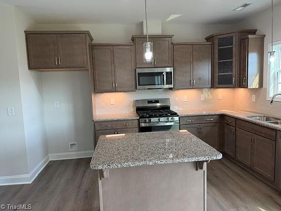 4th image of 1335 Dandridge Dr