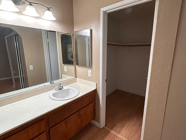 1392 Foxboro Way — Photo 13