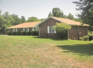6076 N Lakecrest Dr, Springfield, MO 65803