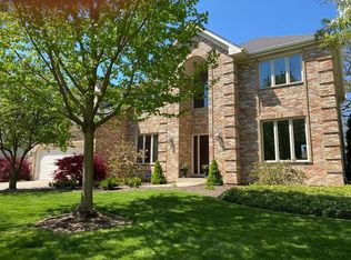 719 Spindletree Ave, Naperville, IL 60565