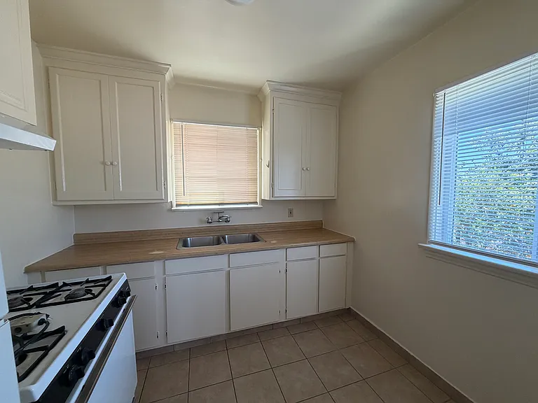 3472 Flower St #C — Photo 7