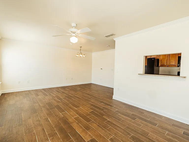748 Majestic Dr — Photo 10