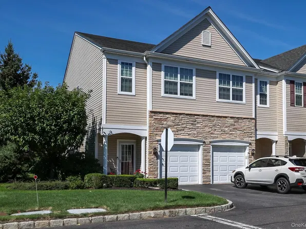 30 Torrey Pine Lane, Bay Shore, NY 11706