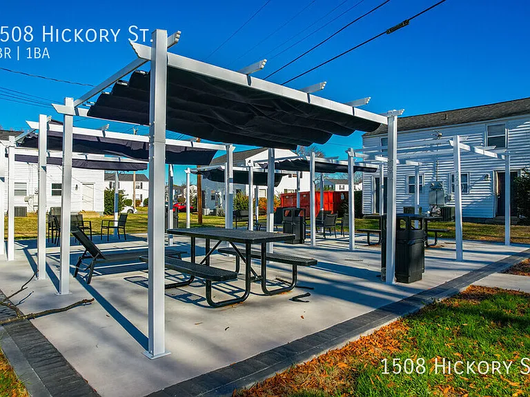 1508 Hickory St — Photo 7
