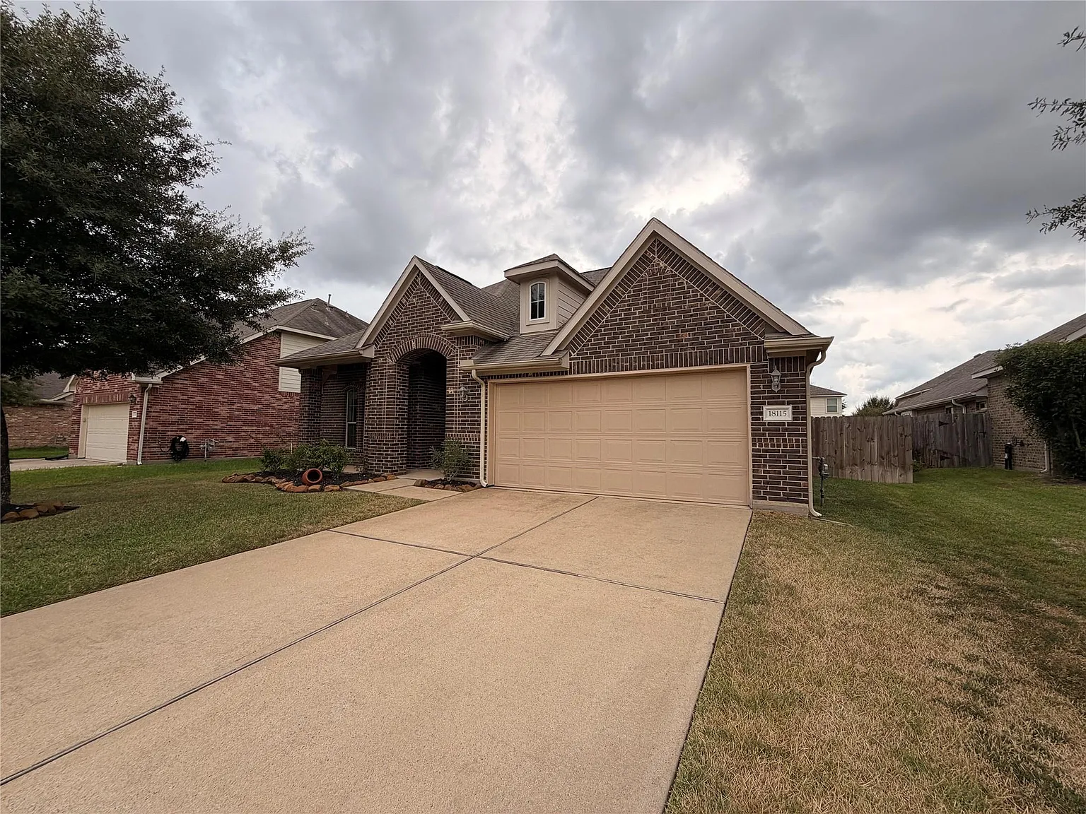 3 bed, 2.0 bath, 1997 sqft, $2,200 — Photo 2