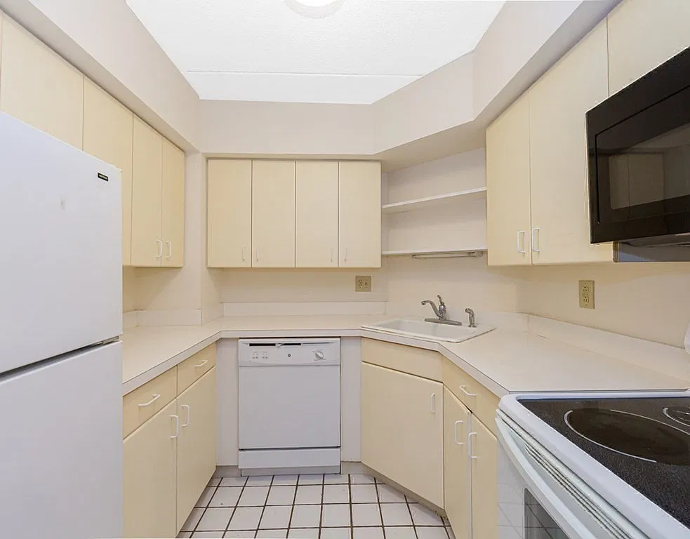 135 Pleasant St — Photo 3
