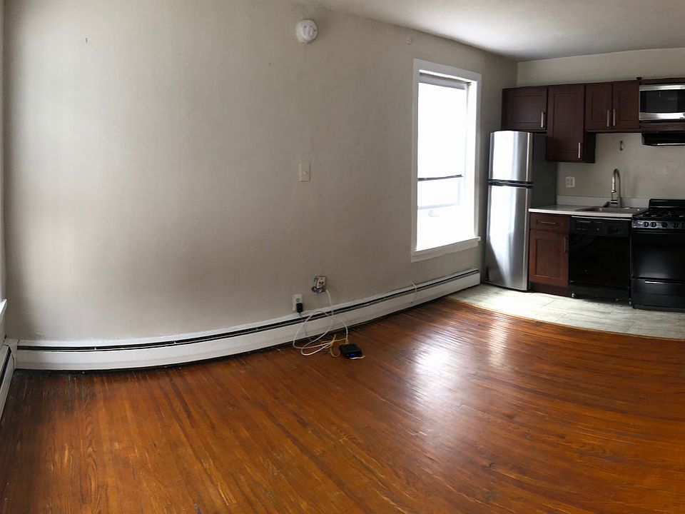 2nd image of 4038 Locust St APT 2R