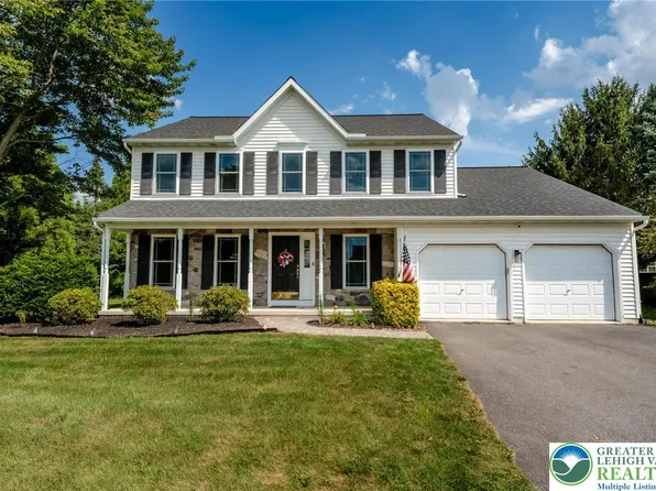 7 Horseshoe Dr, Morgantown, PA 19543