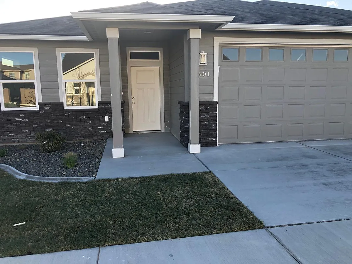Building Photo - 2601 Sunray Ave
