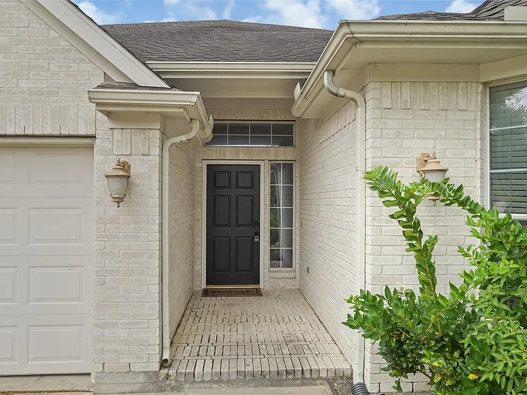 511 Nadia Way — Photo 3