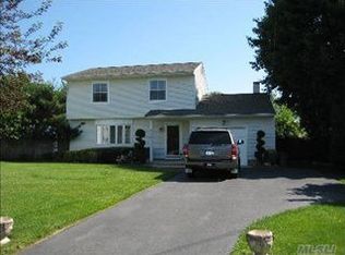 54 Lawrence Ave, Holbrook, NY 11741