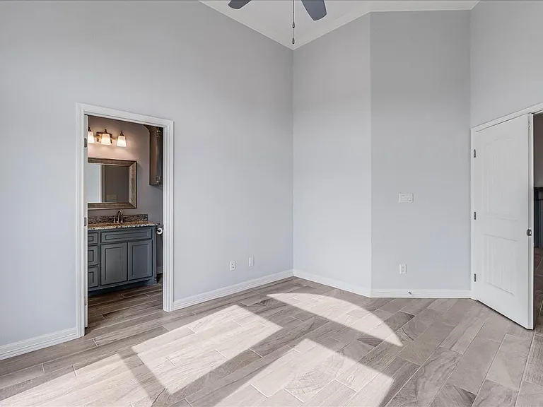 15501 Escapade St — Photo 13