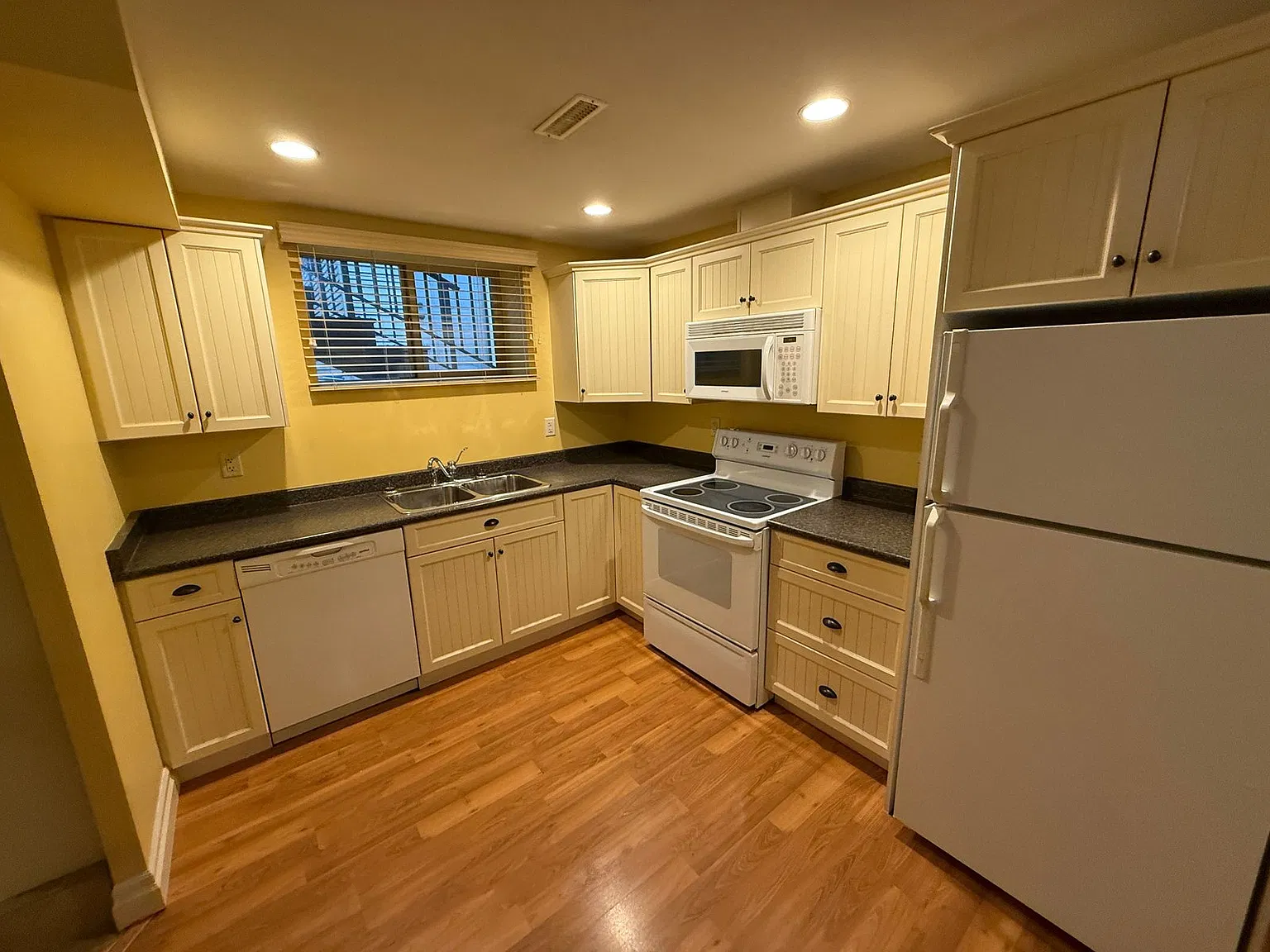 2242 Mouldstade Road Abbotsford — Photo 2
