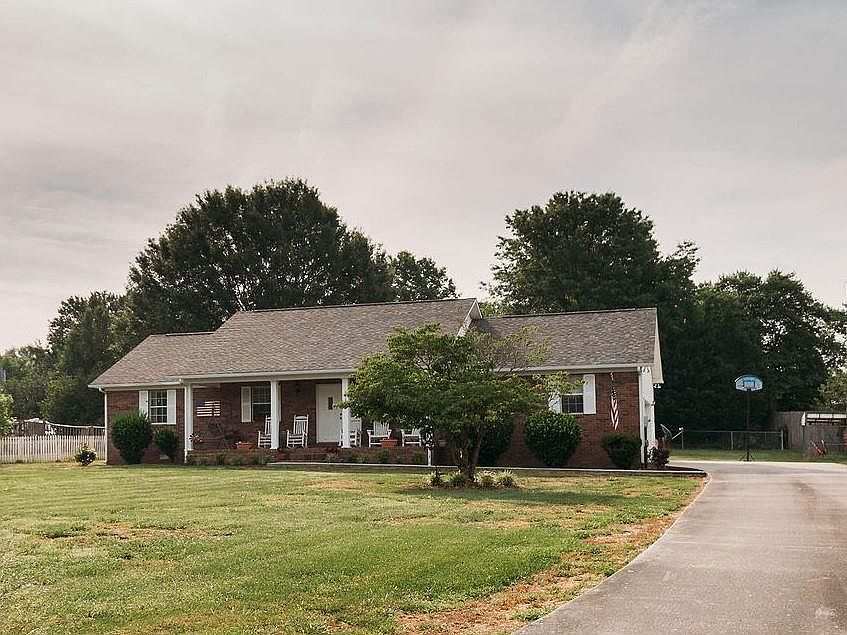 1st image of 3679 Southmeade Dr