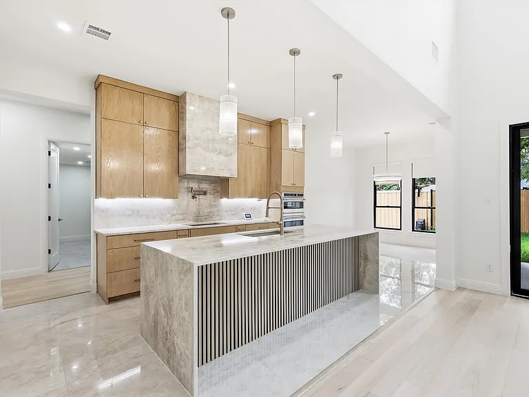 3135 Walnut Hill Ln — Photo 9