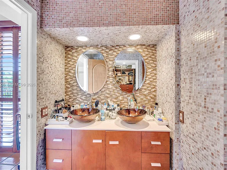 1700 S Bayshore Ln #3B — Photo 20