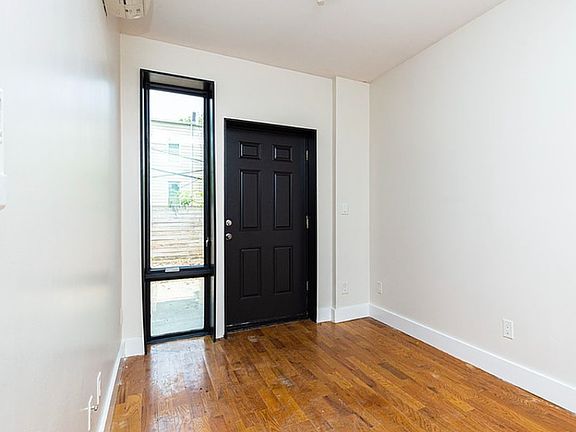 5th image of 693 Chauncey St #1A