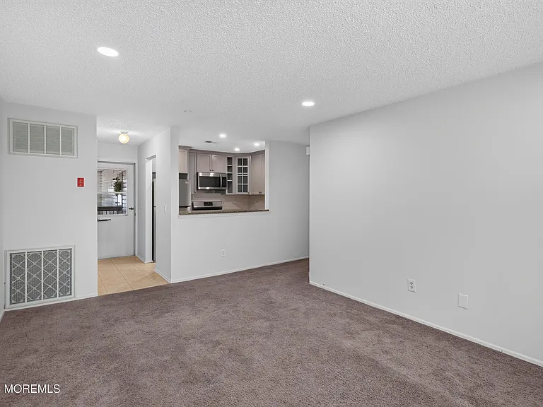 92 Des Moines Ct — Photo 8
