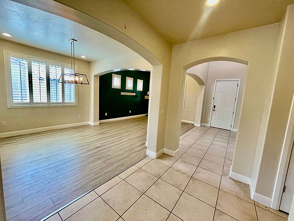 5th image of 436 E Paris Dr