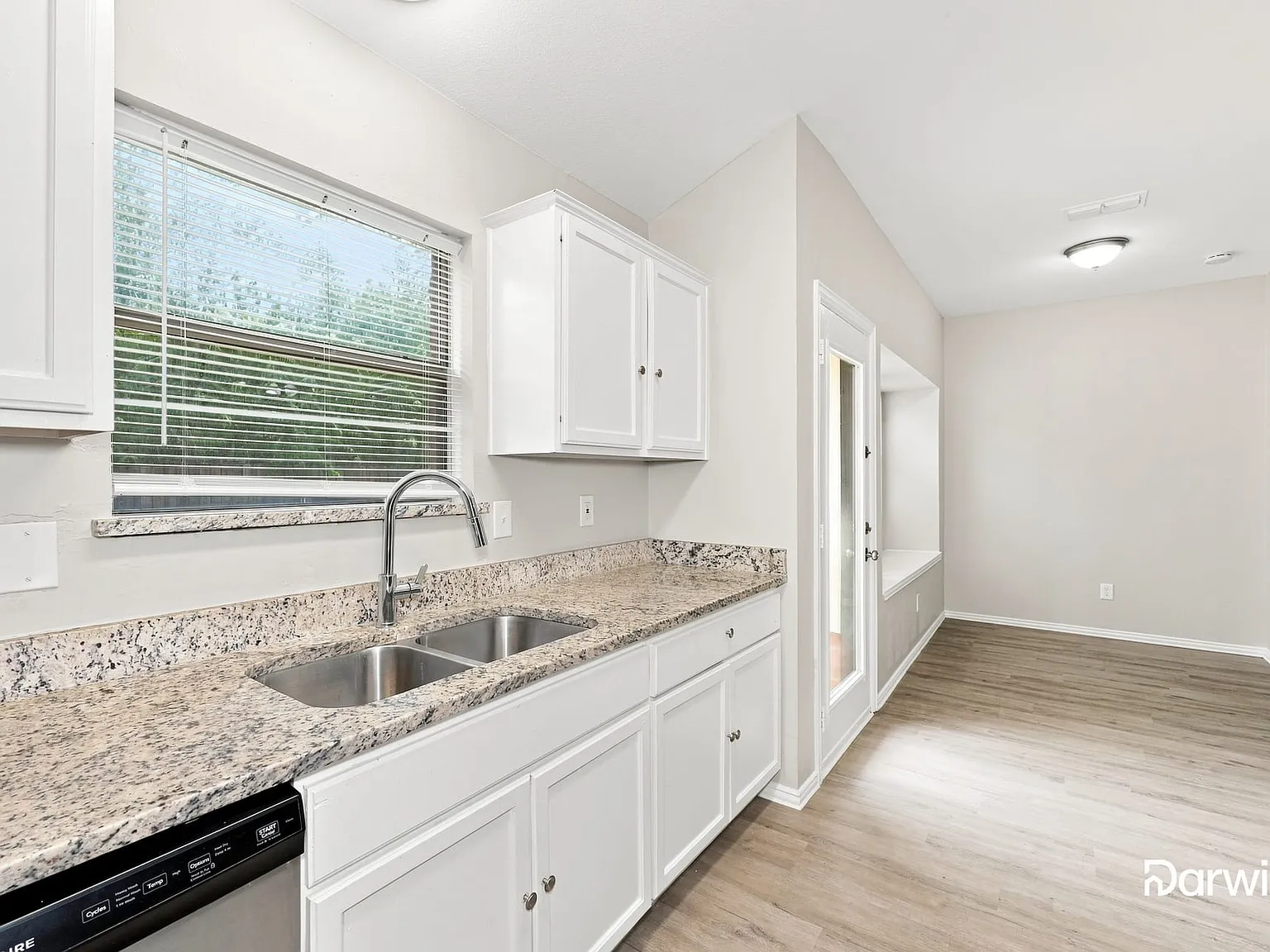3 bed, 2.5 bath, 1347 sqft, $1,725 — Photo 2