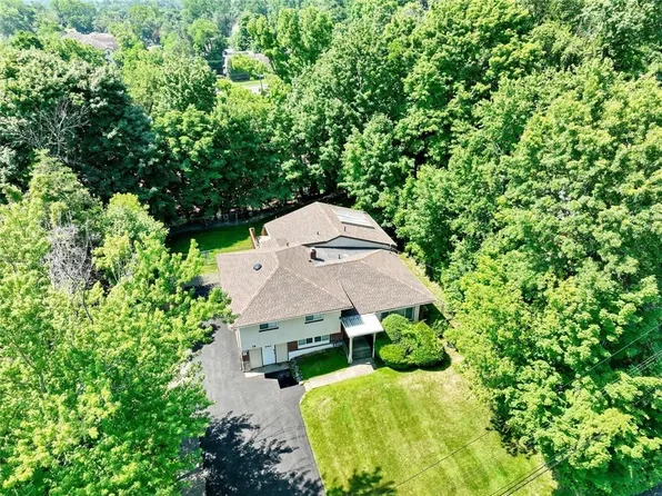 18 Hilltop Lane, Monsey, NY 10952